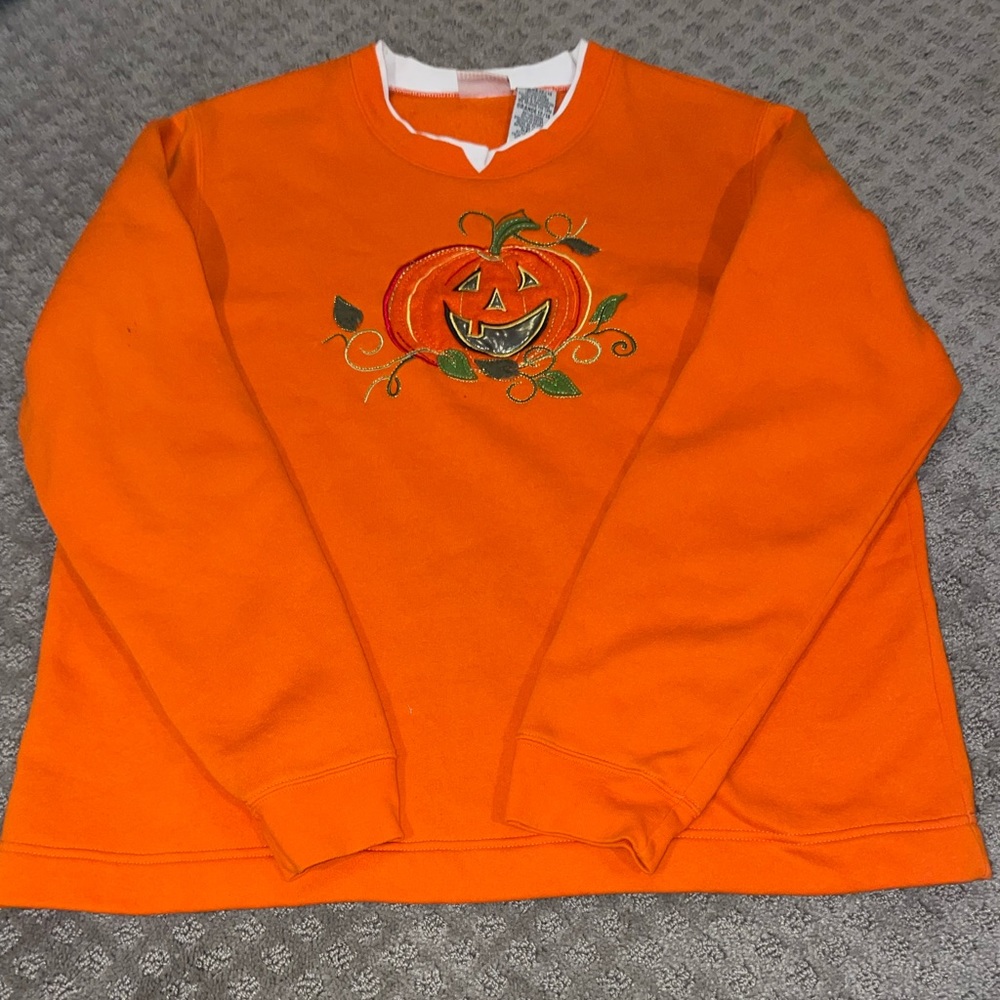 Halloween crewneck L